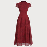 Robe Maxi Fleurie Rouge — Manches Capes, Encolure Haute, Coupe A-Ligne