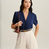 Blouse Boutonnée en Satin Marine — Tenue de Bureau, Coupe Élégante