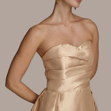 Robe de bal sans bretelles avec jupe overskirt