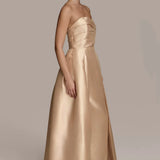 Robe de bal sans bretelles avec jupe overskirt