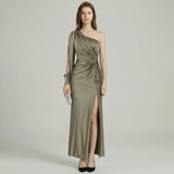 Robe Maxi Satinée à Épaule Dénudée avec Fente