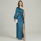 Robe Maxi Satinée à Épaule Dénudée avec Fente