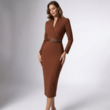 Robe fourreau ceinturée à col mandarin