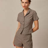 Blouse Gingham Marron à Col — Manches Courtes, Dos Noué, Coupe Ajustée
