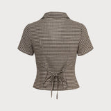 Blouse Gingham Marron à Col — Manches Courtes, Dos Noué, Coupe Ajustée
