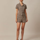 Blouse Gingham Marron à Col — Manches Courtes, Dos Noué, Coupe Ajustée