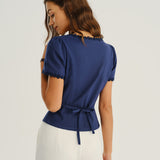 Blouse Col Carré Marine Boutonnée — Coton-Lin, Manches Courtes, Détails Dentelle