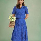 Jupe Midi Brodée Bleue — Coupe Évasée, 100% Coton, Taille Naturelle
