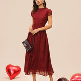 Robe Maxi Fleurie Rouge — Manches Capes, Encolure Haute, Coupe A-Ligne