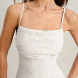Robe Maxi Slip Jacquard Blanche — Dos Croisé, Encolure Carrée, Occasion Spéciale